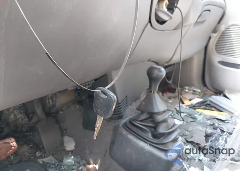 2001 Ford F-150 Lariat/Xl/Xlt z USA, uszkodzony, nr VIN 1FTRX18L51NA38125